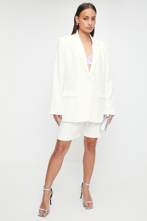 The longer length blazer - milk