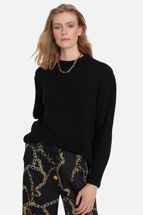 Soft texture wide pattern knitwear sweater - black 