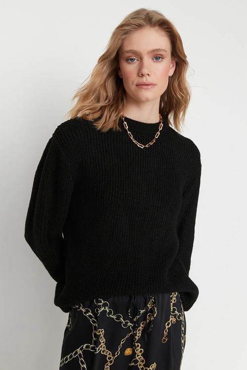 Soft texture wide pattern knitwear sweater - black 
