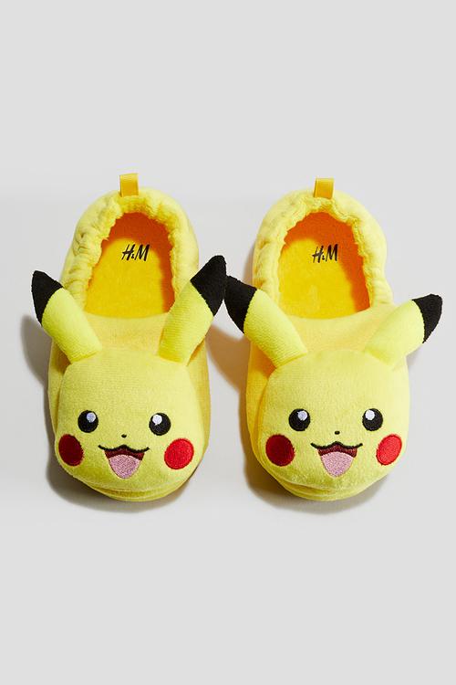 Soft appliquéd slippers - yellow pikachu