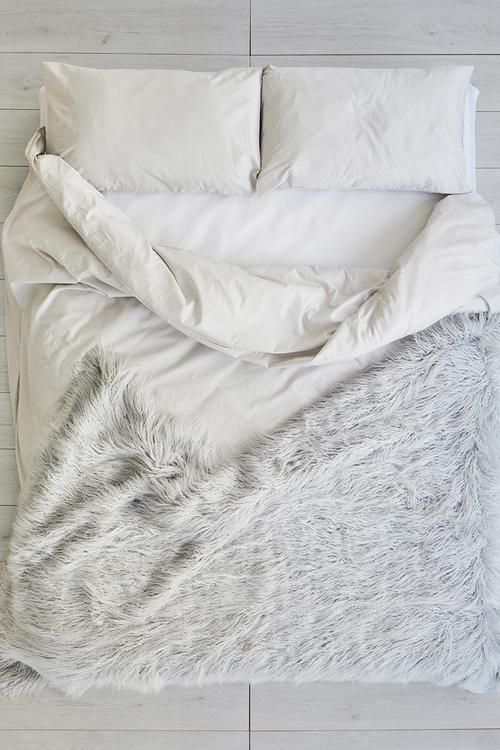 Lark throw
