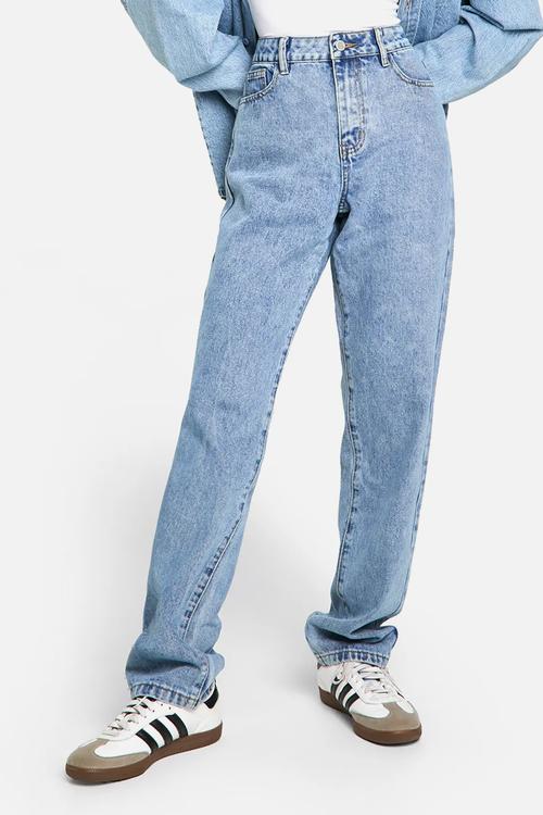Basics Straight Leg Jeans in Light Blue - Light Blue