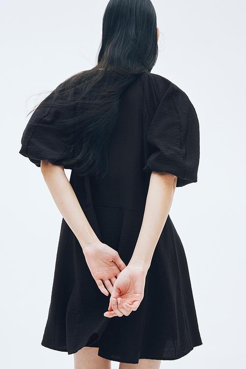 Flared-skirt dress - black