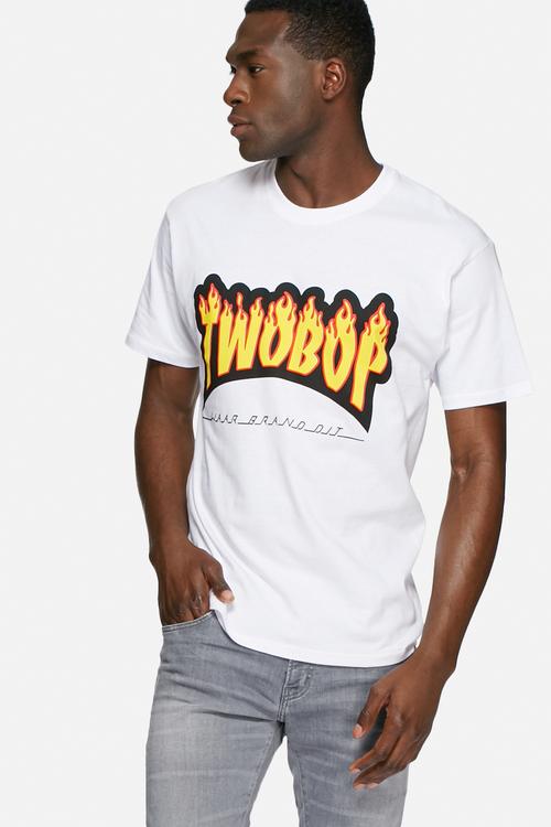 Waar brand dit flame tee