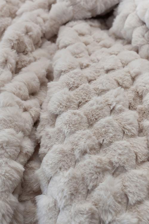 Arctic Faux Fur Throw Ivory 