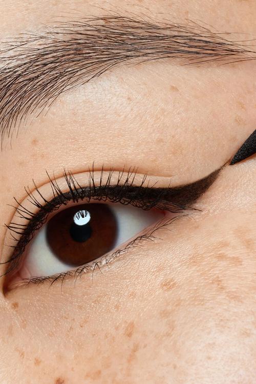 Line It Like A Pro! Liner 01 - Black