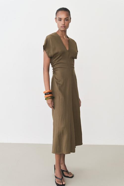 Dress Broom - Medium Brown