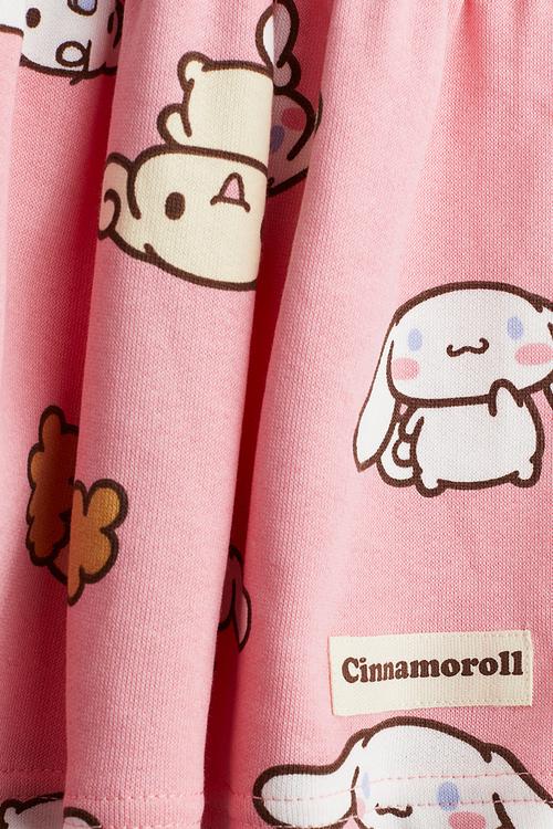 Patterned sweatshirt skirt - pink cinnamoroll