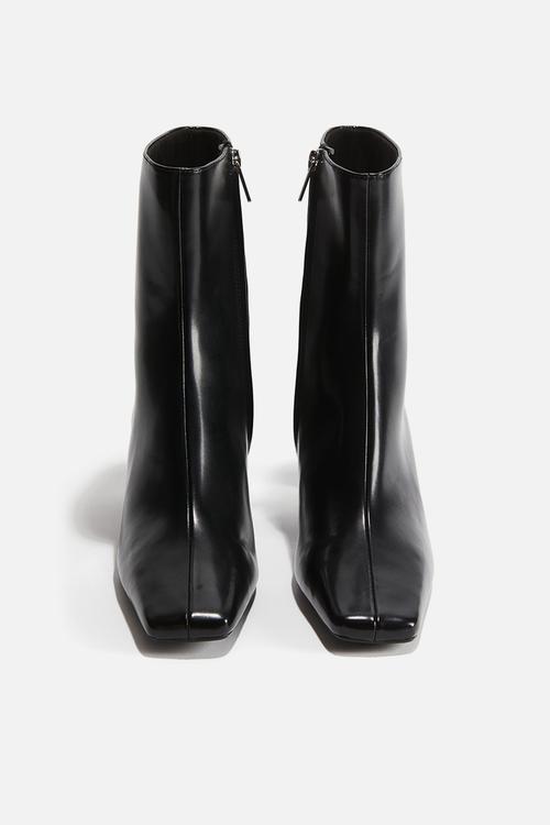 Heeled ankle boots - black