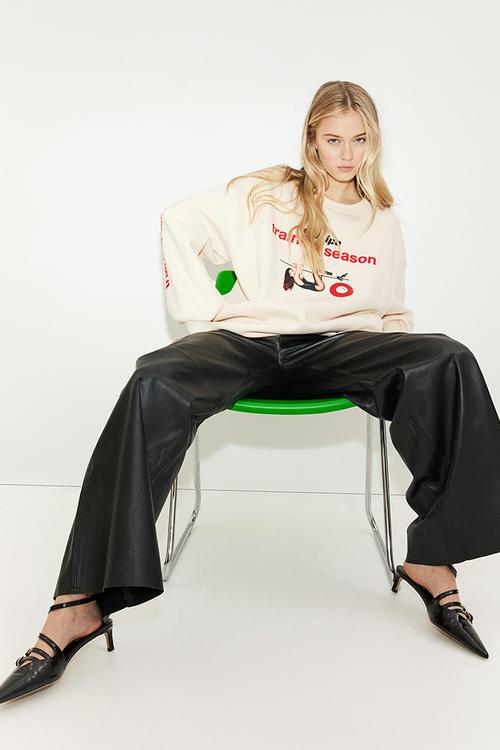 Oversized printed sweatshirt - light beige dua lipa