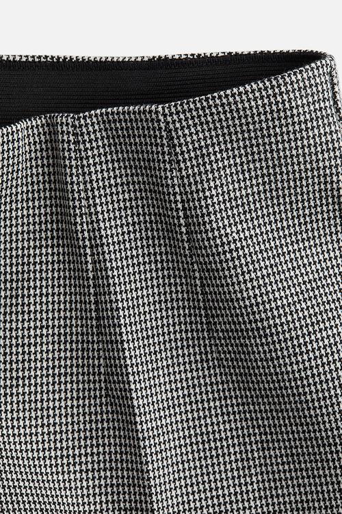 Crease-leg trousers - black dogtooth-patterned