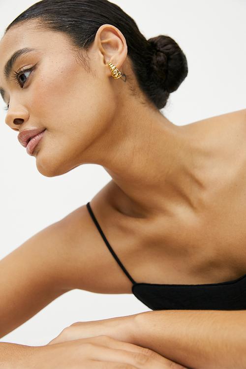 Shell Design Earrings - gold