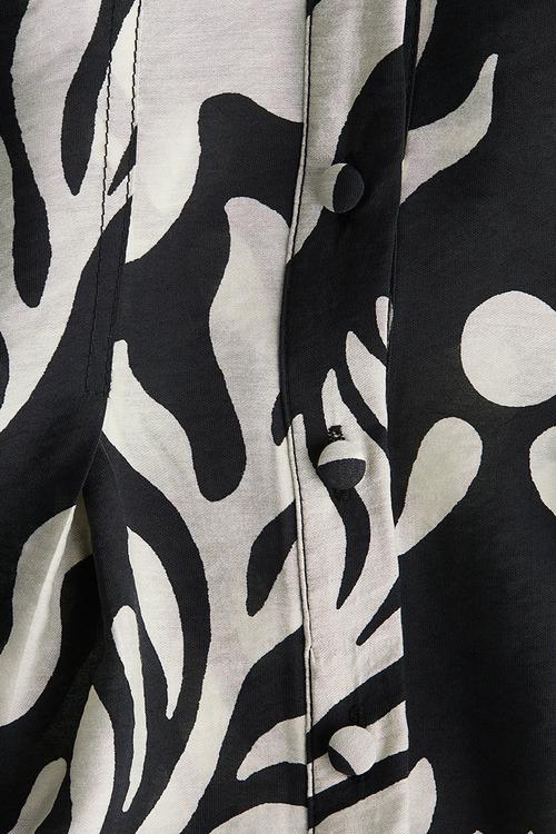 Tapered-waist dress - black patterned 