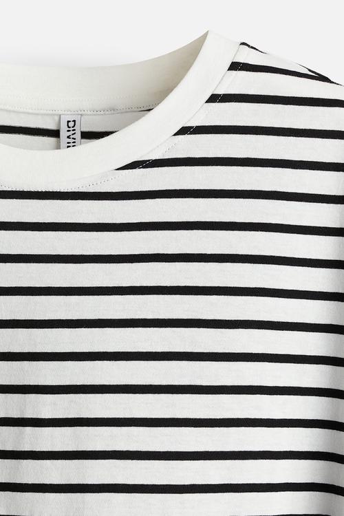 Oversized T-shirt - white striped
