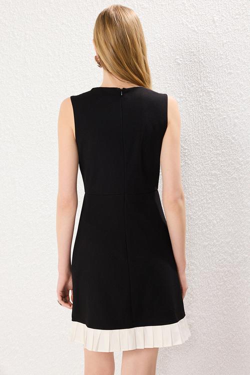 Black Frilled Hem,Slvless , Crew Neck, Skater Knitted Dress