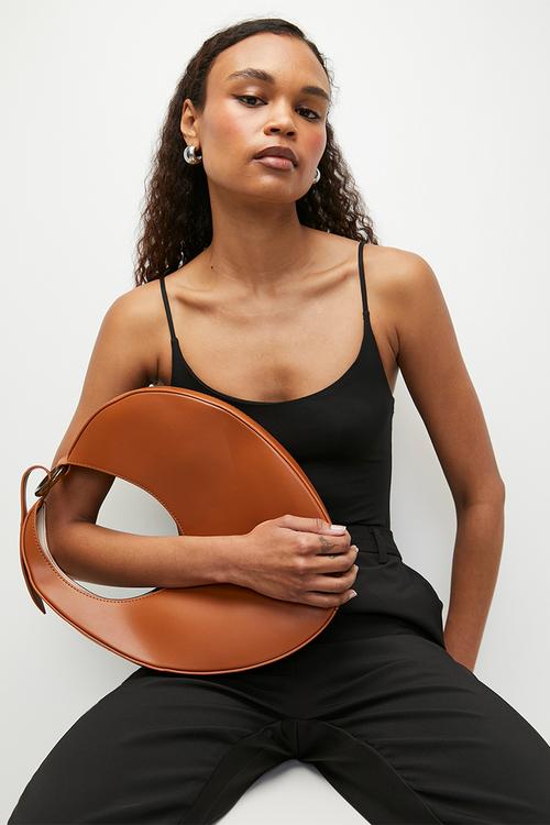 Alexa crescent shoulder bag - tan