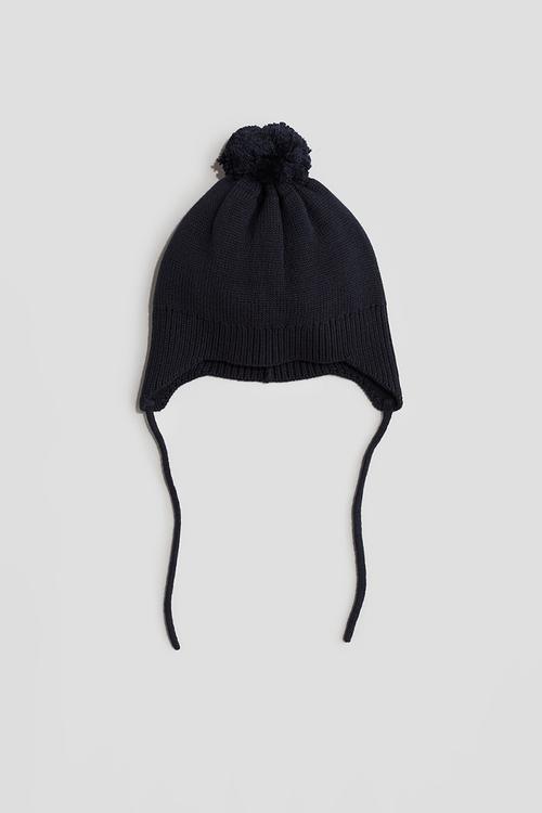 Beanie with earflaps - black