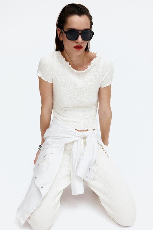 Overlock-detail crinkled top - cream