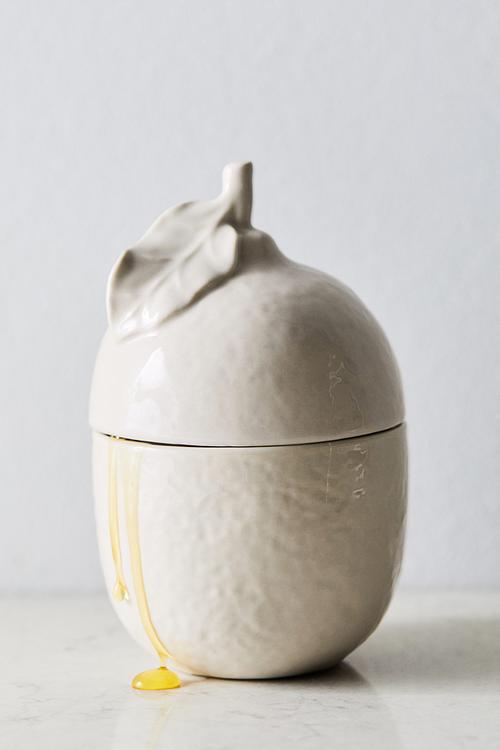Lemon-shaped stoneware jar - light beige