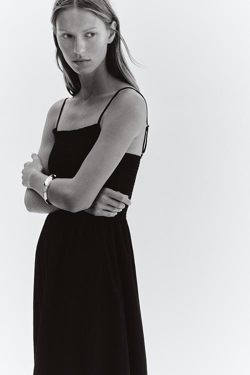 Smocked strappy dress - black