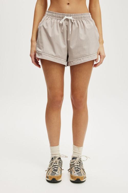 Woven Curved Hem Short - All Spice/White