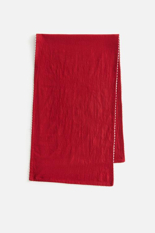 Scalloped-edge table runner - red/beige