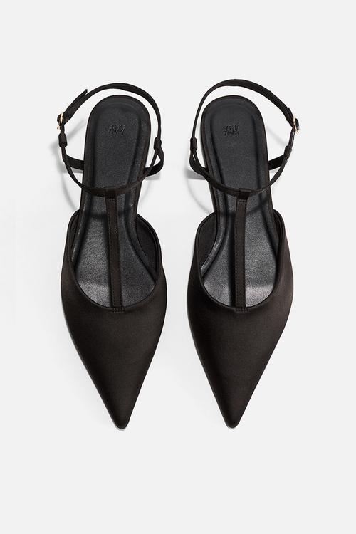 Pointed satin sandals - black