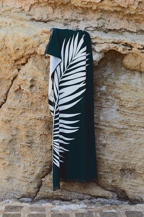 Fringed beach towel - dark green patterned