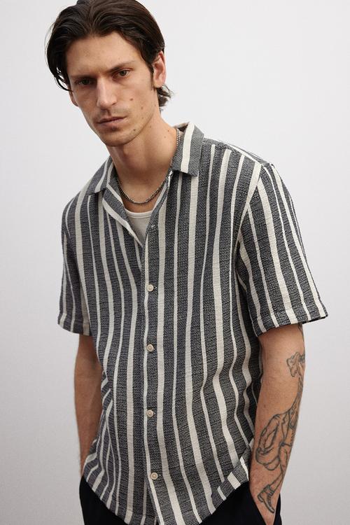 Regular fit textured resort shirt - navy blue striped
