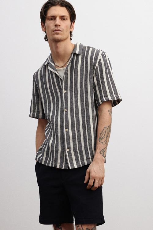 Regular fit textured resort shirt - navy blue striped