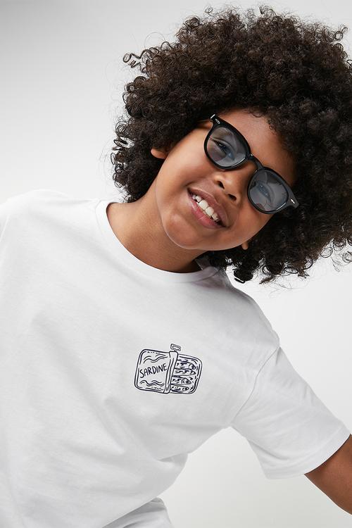Placement & graphic print tee - white/navy/red/sardines