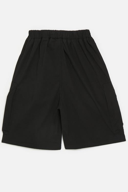Cargo shorts with gusseted pockets - black