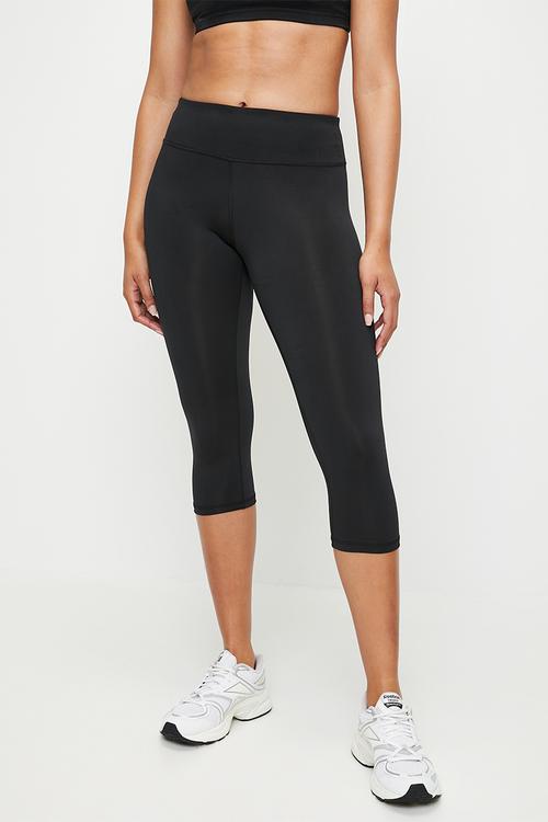 Core Mid Rise Capri - Black