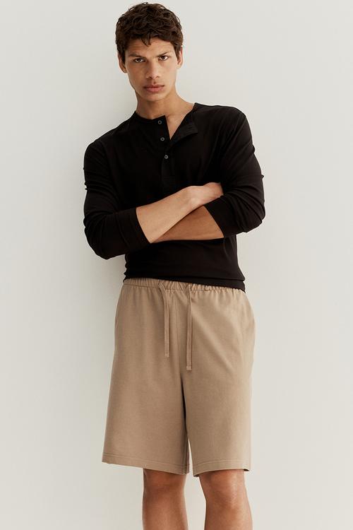 Relaxed fit knee-length piqué shorts - beige