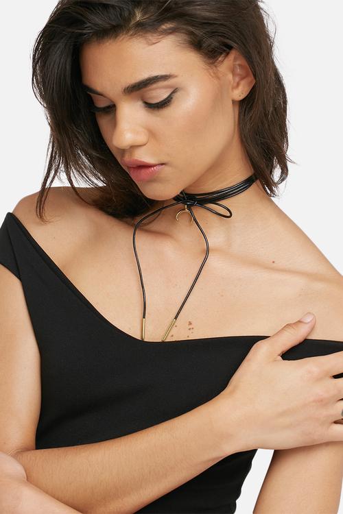 Crescent leather choker