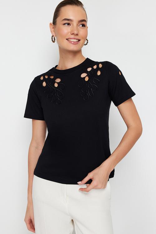 Embroidered pattern knitted T-shirt - black