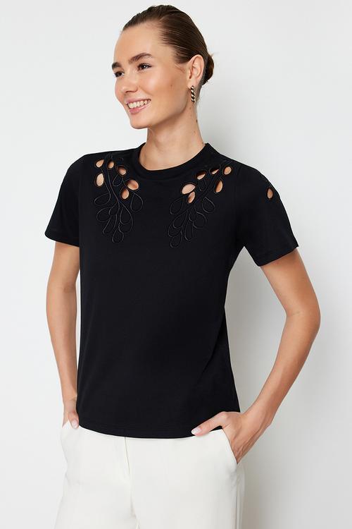 Embroidered pattern knitted T-shirt - black