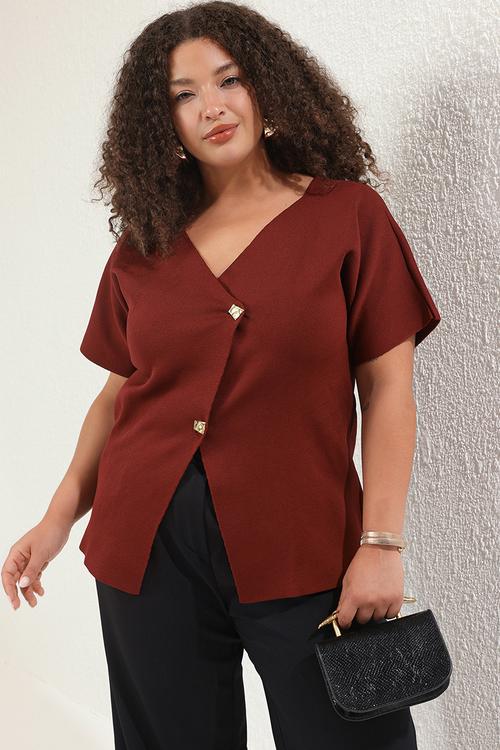 Buttoned asymmetric closure knitwear blouse - plum