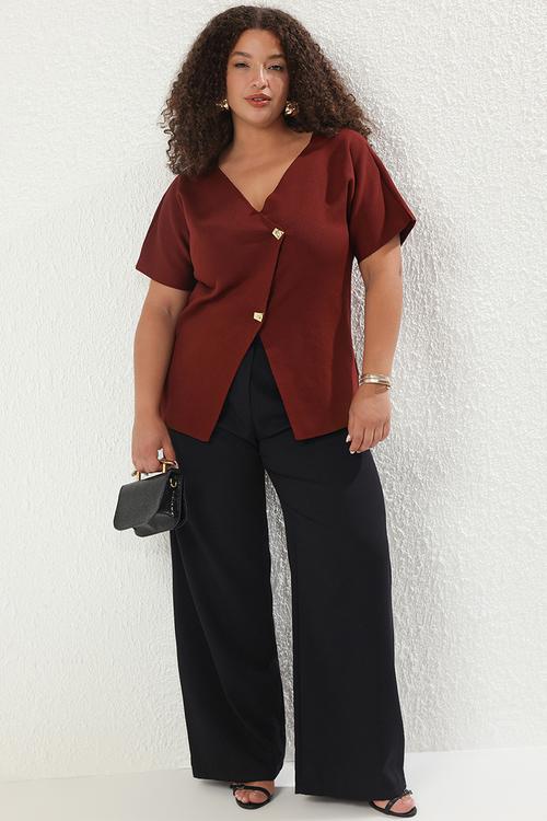 Buttoned asymmetric closure knitwear blouse - plum