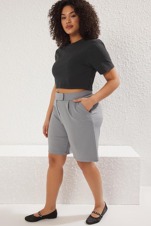 Pleat detail plus size knitted shorts & bermuda - gray