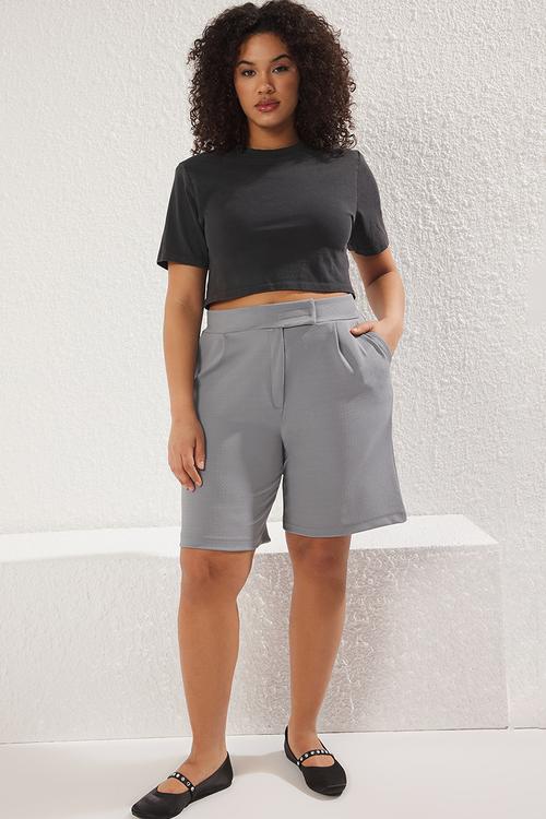 Pleat detail plus size knitted shorts & bermuda - gray