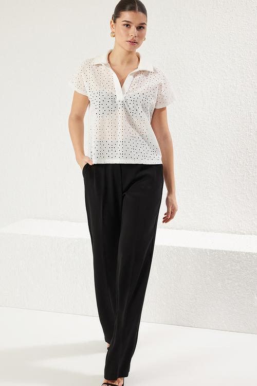 Embroidered detailed polo collar short sleeve knitted blouse - white