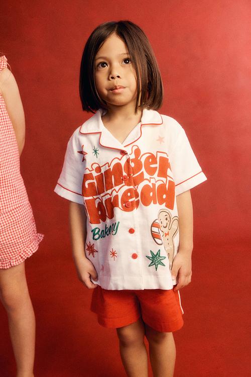 Kids woven pj set family christmas - varsity red/gingerbread bakery