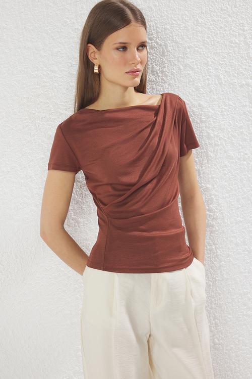 Drape detailed fitted knitted blouse - brown
