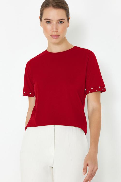 Knitted t-shirt with red stone accessory detail - red