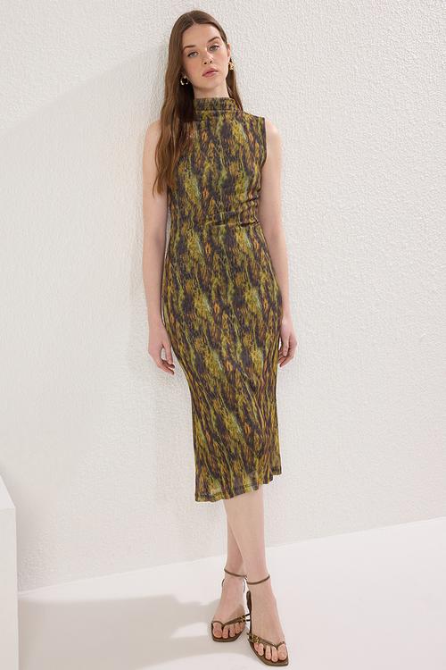 Textured Stand Collar Zero Sleeve Flexible Knitted Midi Pencil Dress - Very colorful