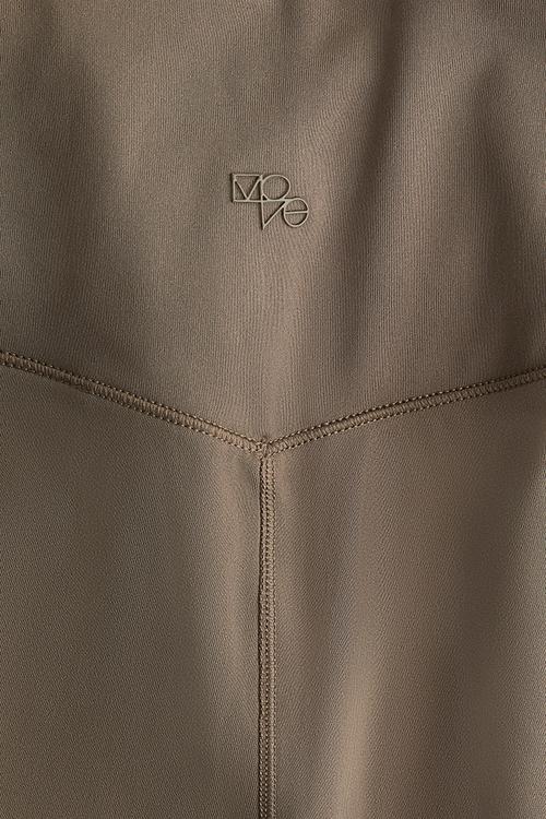 Pocket-detail sports cycling shorts with drymove™ - dark beige