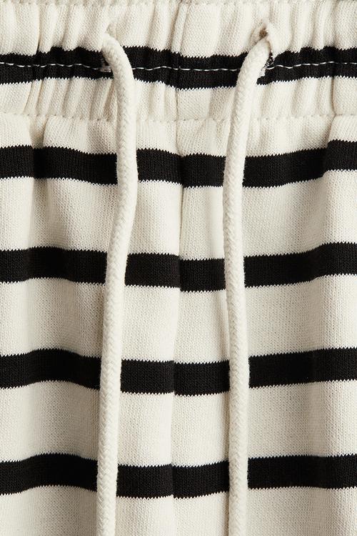 Sweatshirt shorts - cream striped