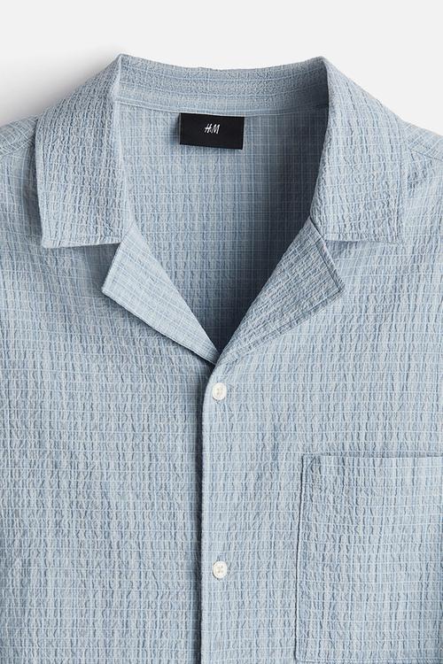 Loose fit seersucker resort shirt - light blue striped