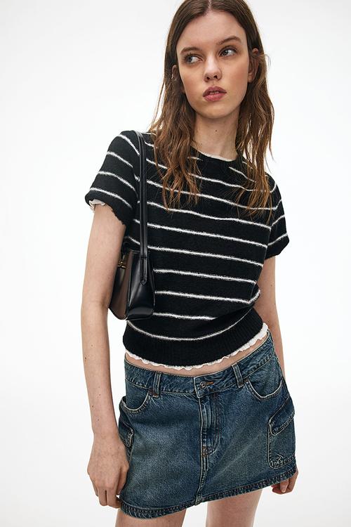 Fine-knit t-shirt - black striped